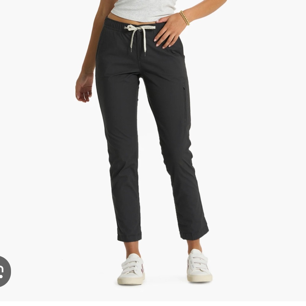 Vuori Women’s Charcoal Ripstop pants